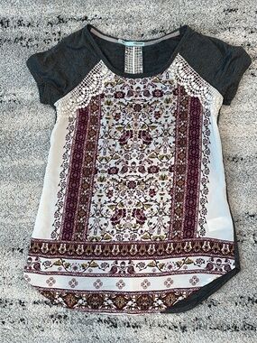 Maurices Cream and Burgundy Floral Crochet Accent Short Sleeve Tee
